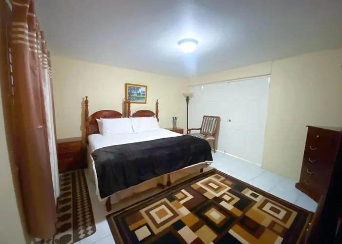 Russell Heights Vacation Home Kingston